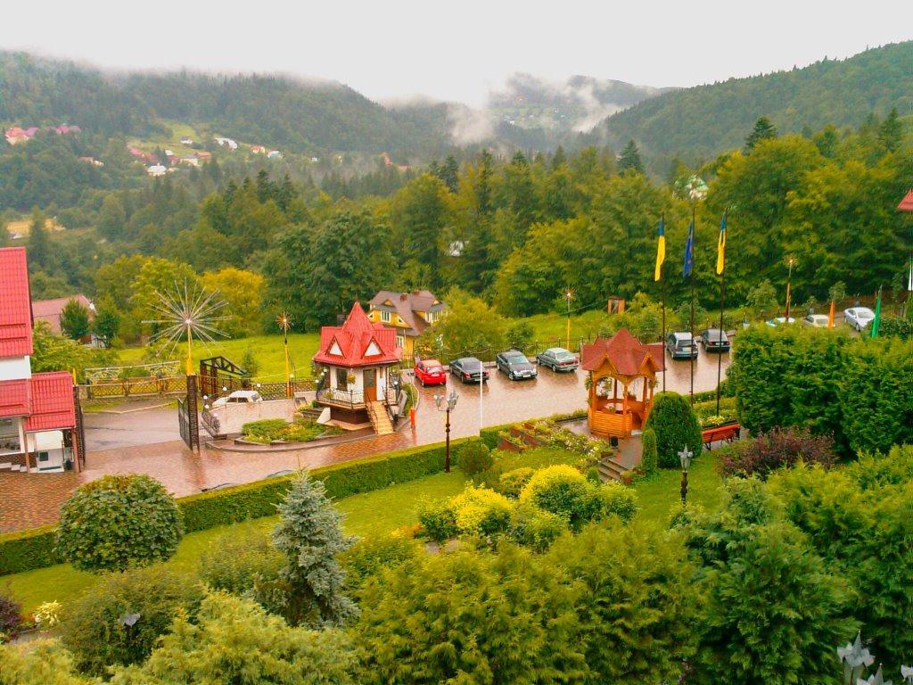 Karpaty Hotel Yaremche Exterior photo