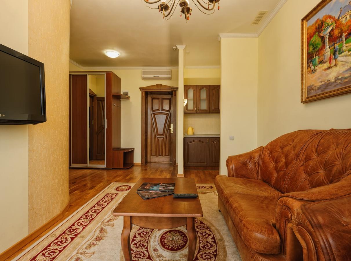 Karpaty Hotel Yaremche Exterior photo