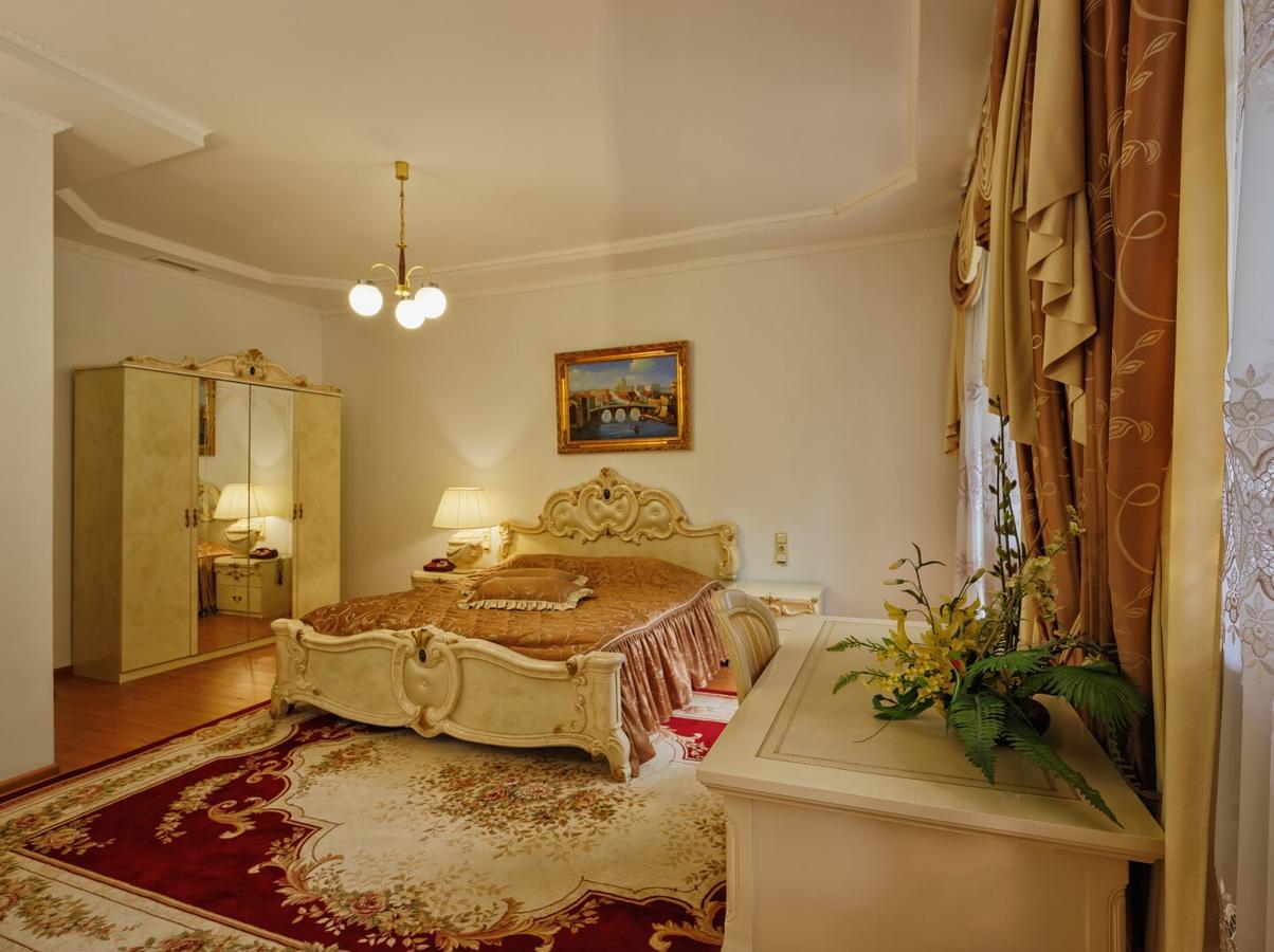 Karpaty Hotel Yaremche Exterior photo
